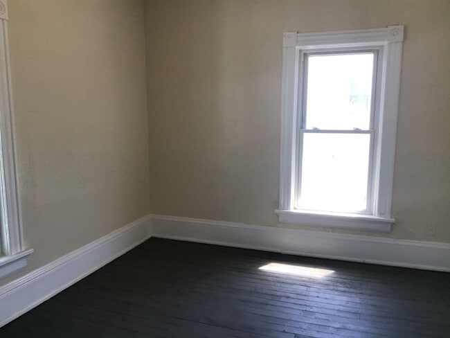 Building Photo - 4 bedroom 2 bathroom single family home