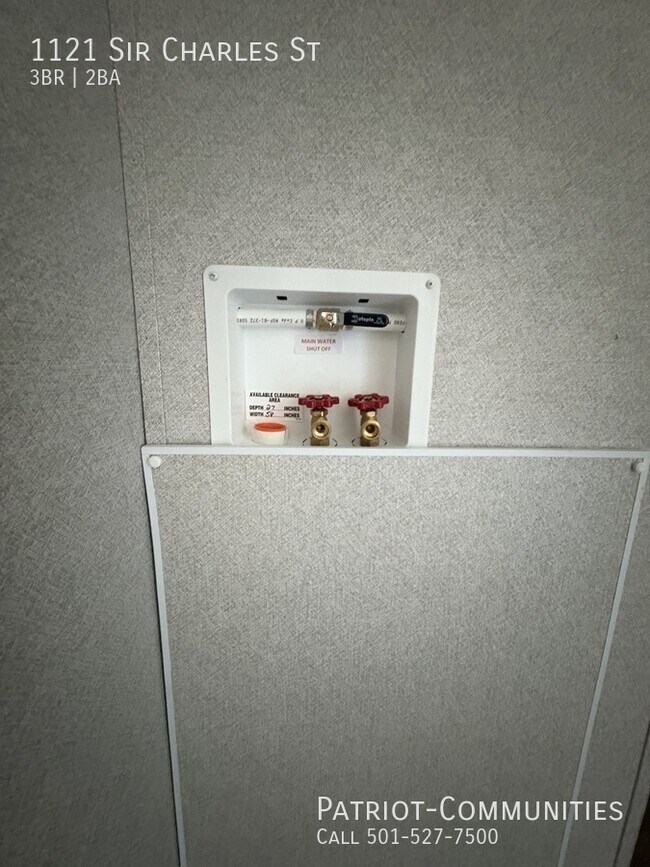 Building Photo - 1121 Sir Charles St