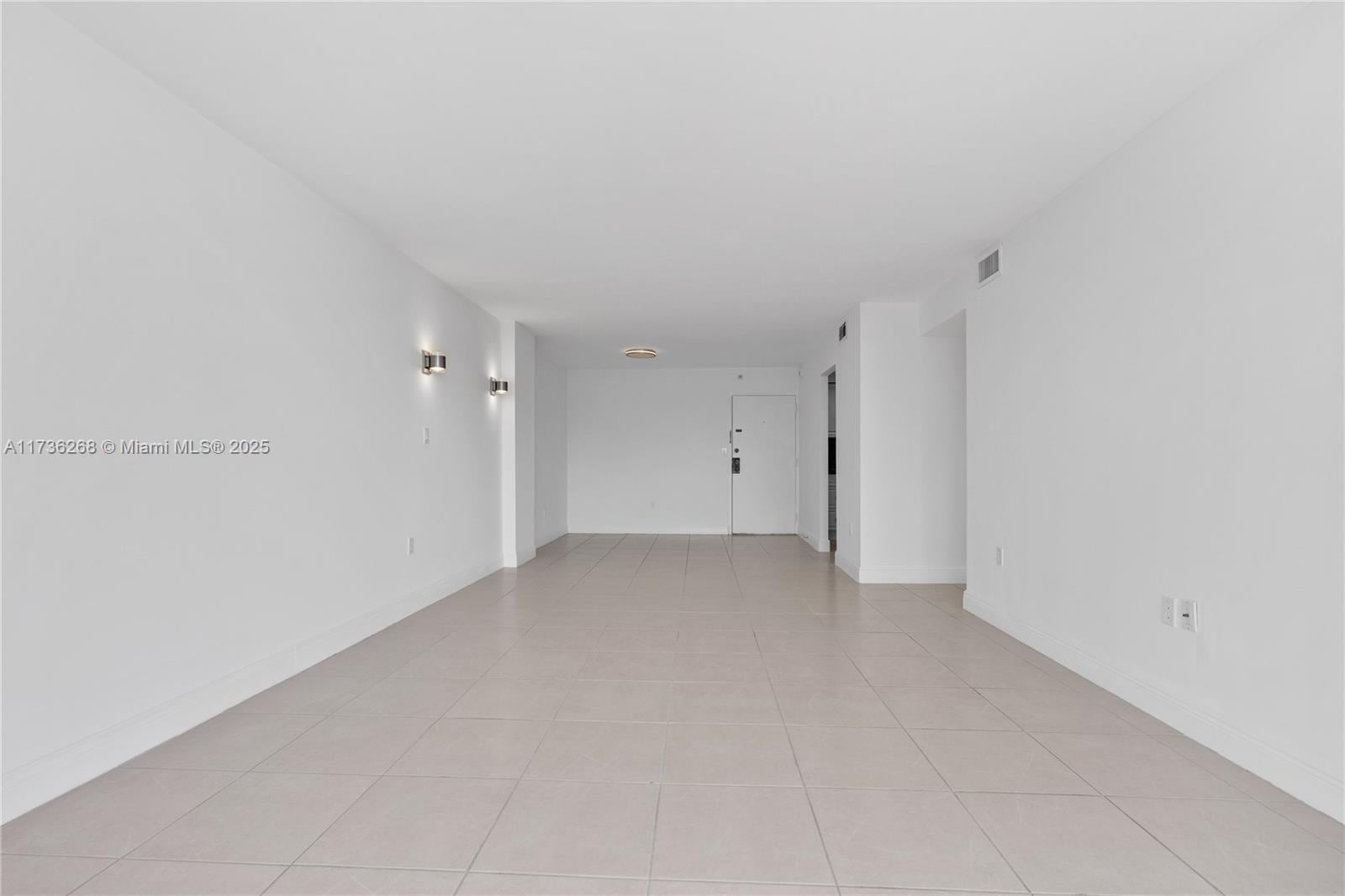 Building Photo - 1450 Brickell Bay Dr