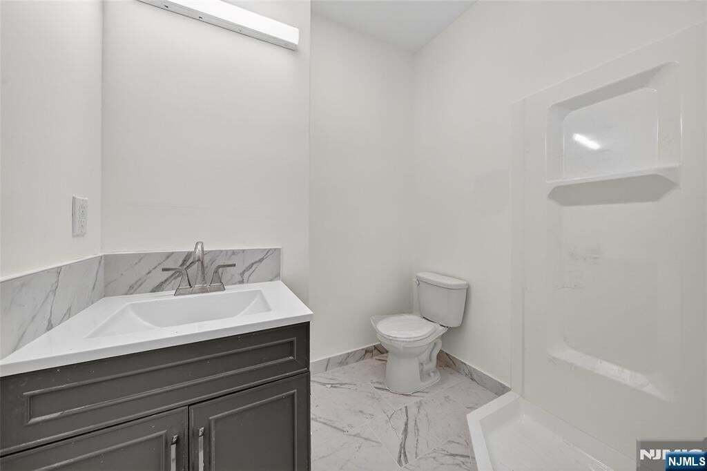 Building Photo - 66 Boulevard