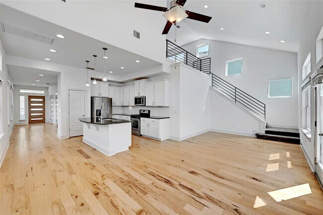 Primary Photo - 2308 Hermia St