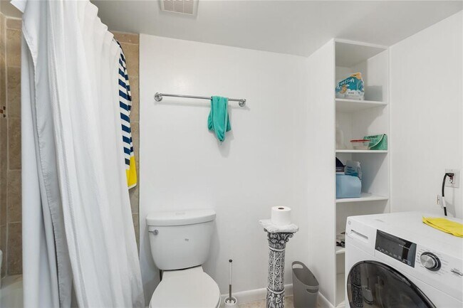 Building Photo - 2824 Briarhurst Dr