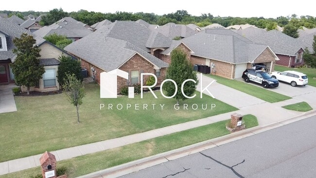 Building Photo - MOVE IN SPECIAL FOR JANUARY MOVE INS! 3 Bedroom, 2 Bath, 2 Car Garage - SELF TOURS AVAILABLE SOON!