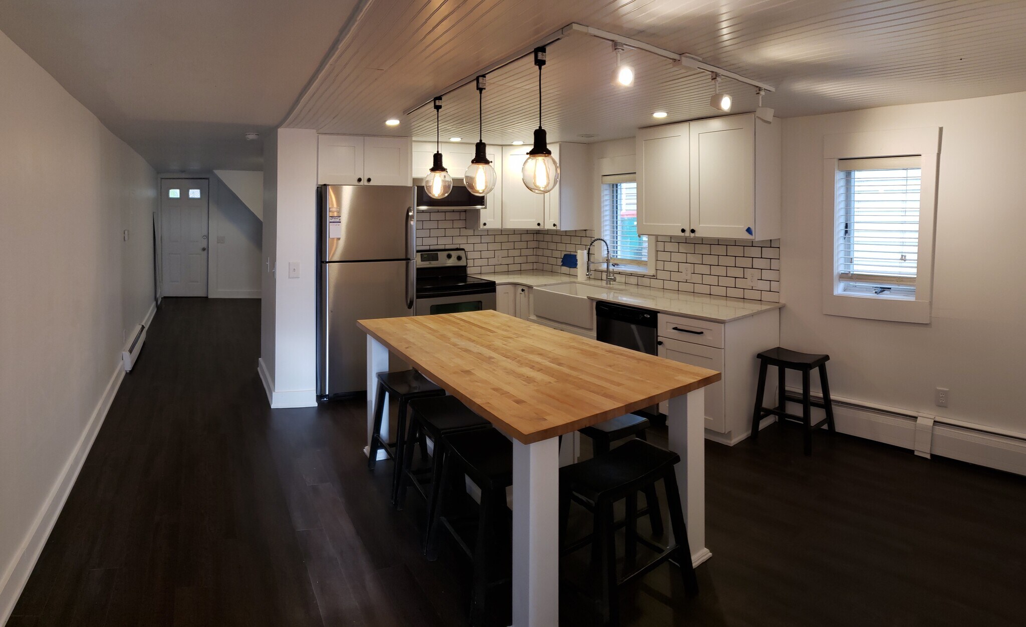 Building Photo - 424 3rd St