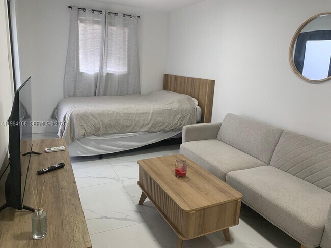 Building Photo - 610 NW 111th St