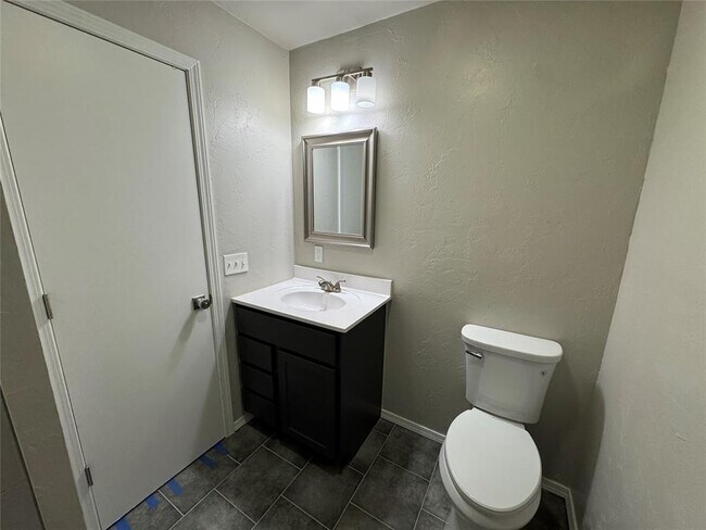 Building Photo - 14820 W Funston Dr