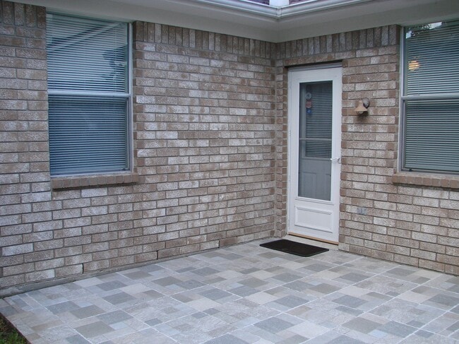 Building Photo - 2910 Blue Dawn Dr