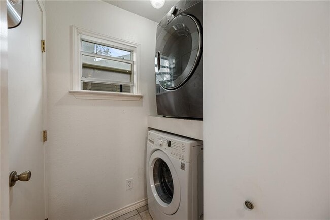 Building Photo - 2639 W 45th St