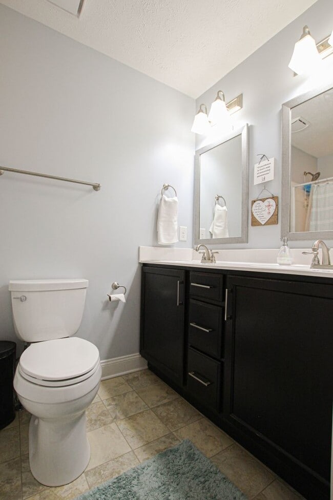 Building Photo - Pet Friendly Four Bedroom!