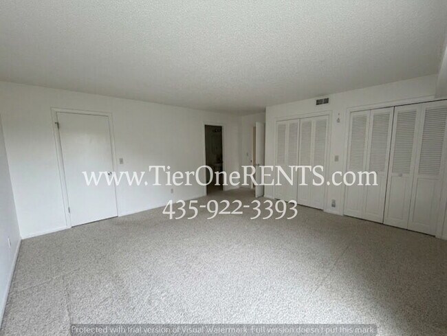 Building Photo - This property offers a NO DEPOSIT option available for qualified renters