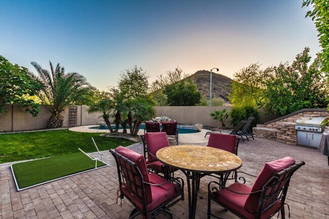 Building Photo - Gorgeous 5 Bedroom 3.5 Bath Stetson Valley...