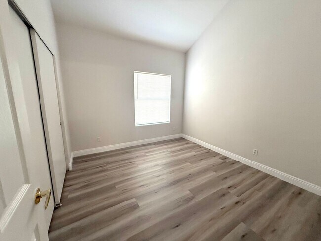Building Photo - 5125 W Reno Ave