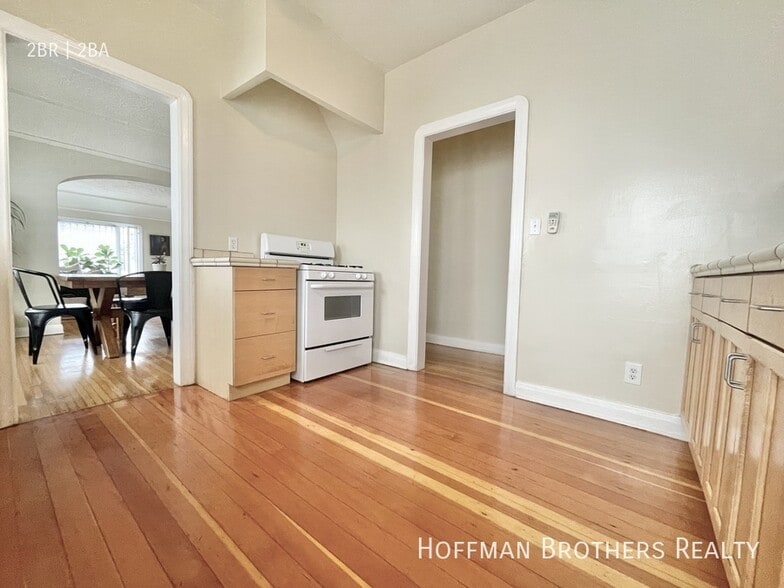 Building Photo - 606 N Spaulding Ave