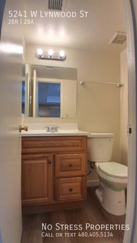 Building Photo - 5241 W Lynwood St