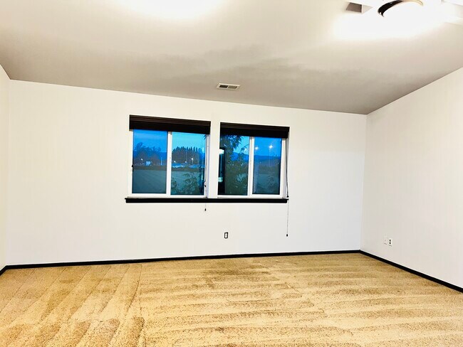 Building Photo - 5815 148th Pl NE