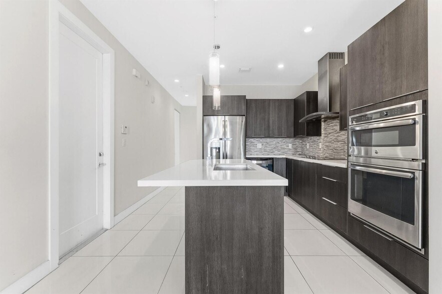 Building Photo - 10220 NW 63rd Ter