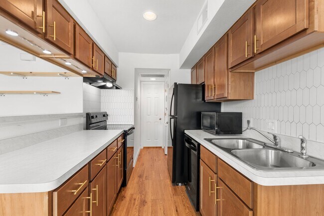 Building Photo - 2750 Holly Hall St