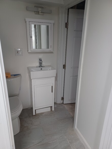 Building Photo - 532 Main St