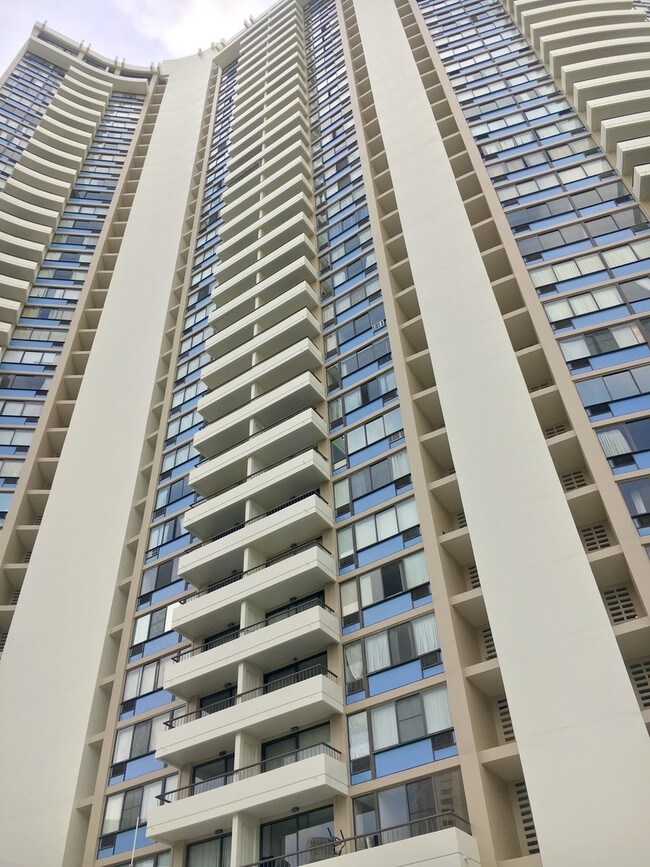 Primary Photo - 2333 Kapiolani Blvd