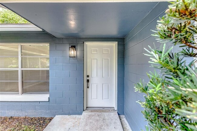 Building Photo - 1417 NE 38th St