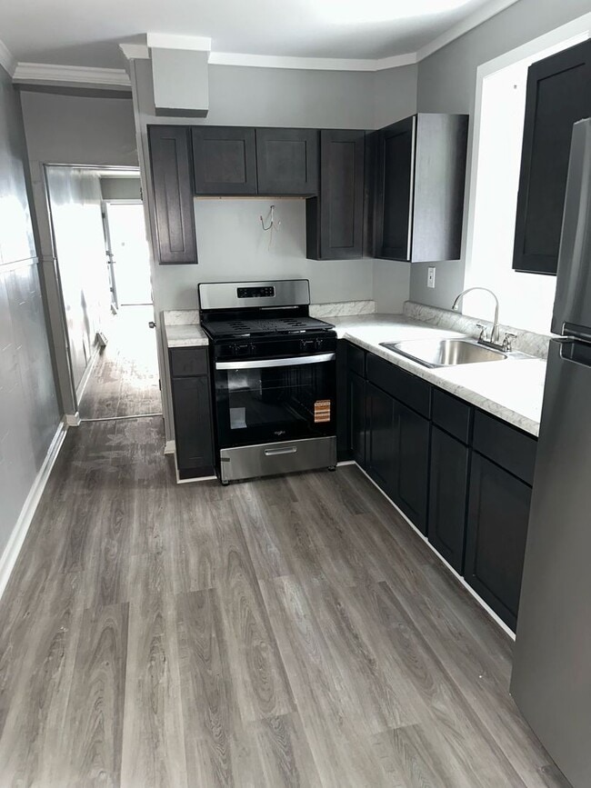 Building Photo - Fully Renovated Single Family House