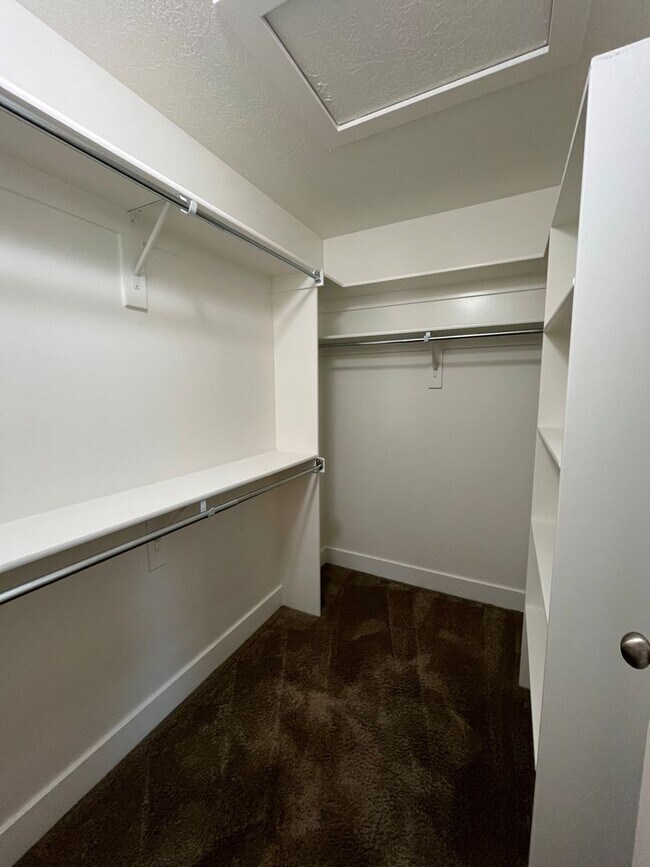 Building Photo - Spacious 3 Bed, 2.5 Bath Townhome in Pleasant Grove