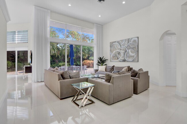 Building Photo - 6564 Somerset Cir