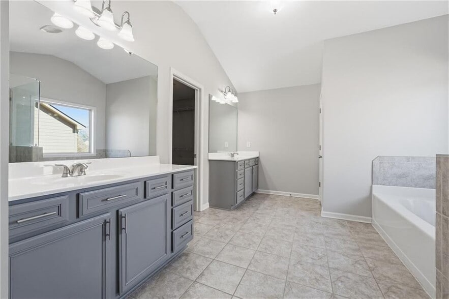 Building Photo - 1440 Waverly Glen Dr