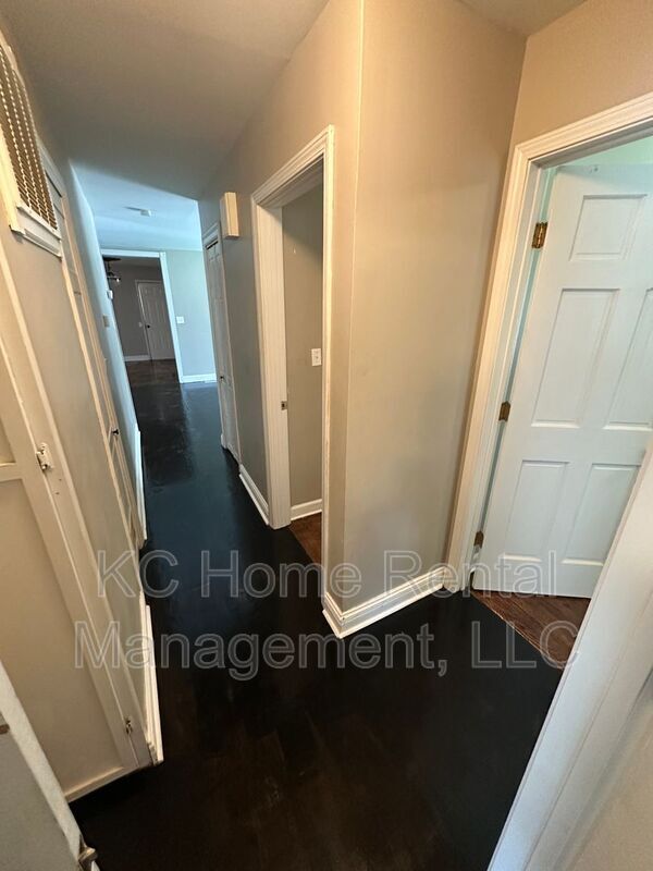 Building Photo - 10905 E 47th St