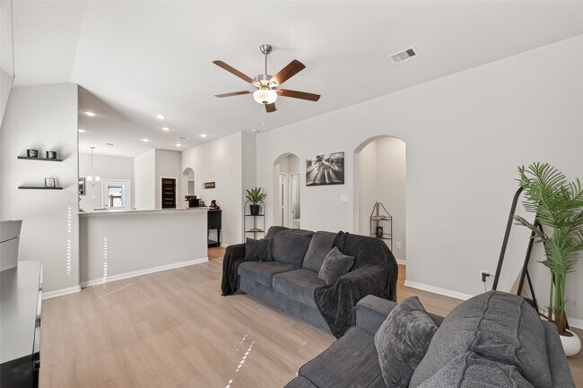 Building Photo - 8014 Barret Travis Ct