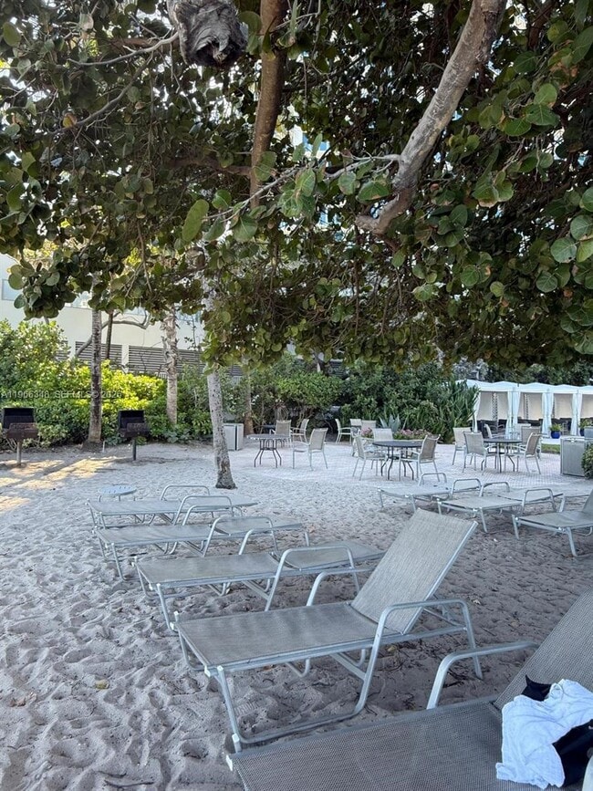 Building Photo - 3001 S Ocean Dr