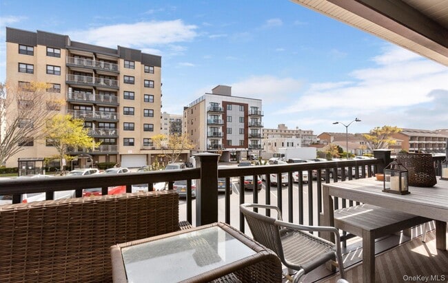 Building Photo - 847 E Broadway