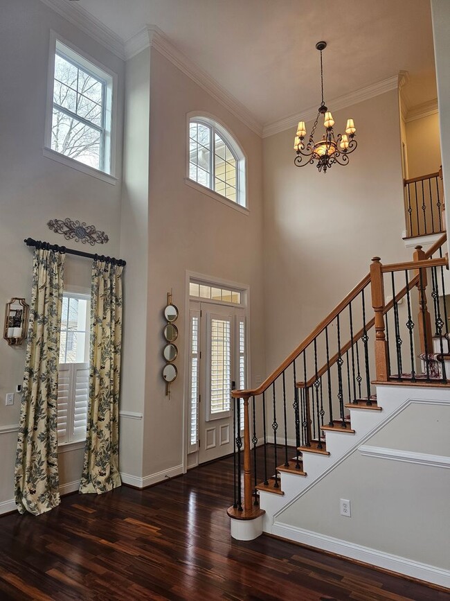 Building Photo - New Listing in Apex!