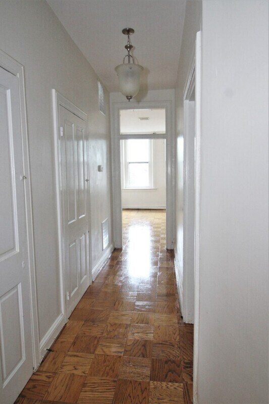 Building Photo - 1513 Bolton St