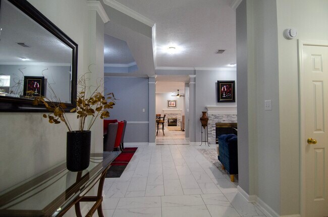 Building Photo - 1211 Campton Ct