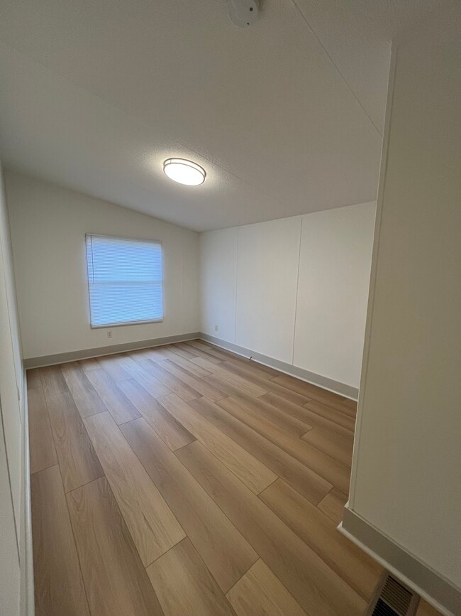 Building Photo - 1609 Walden Rd