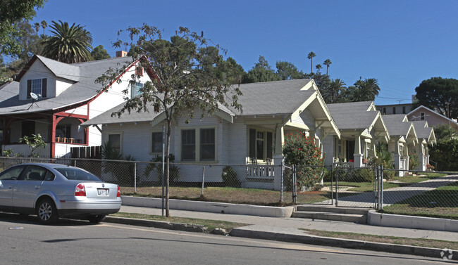 Building Photo - 2424-2428 Eastlake Ave