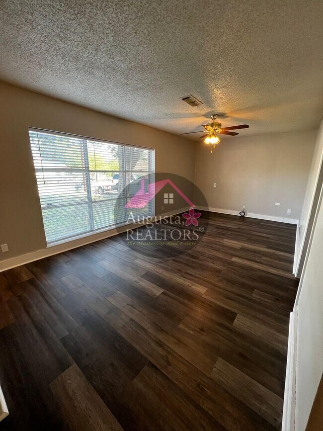 Building Photo - Charming 3 Bedroom 2 Bath Home in Abilene
