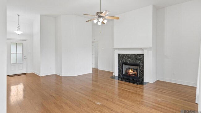 Building Photo - 12237 Spring Valley Dr