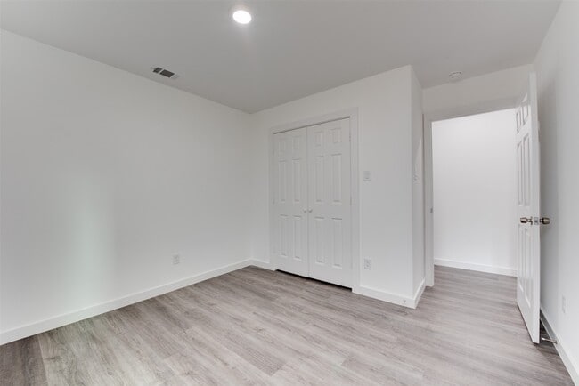 Building Photo - 8126 Sterlingshire St