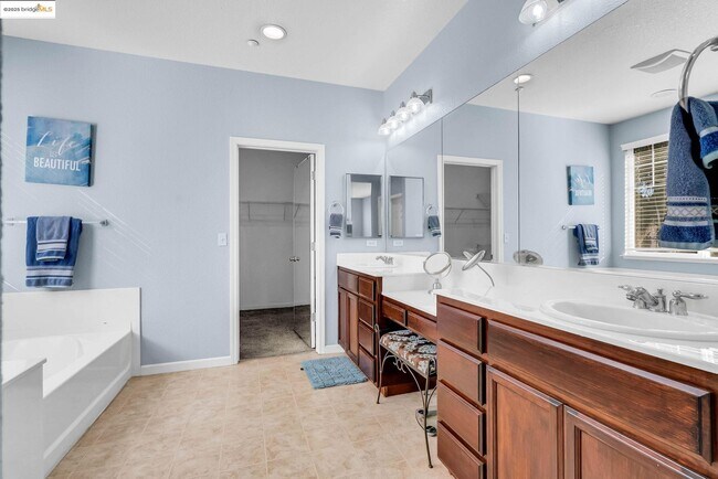 Building Photo - 1361 Tiffany Dr
