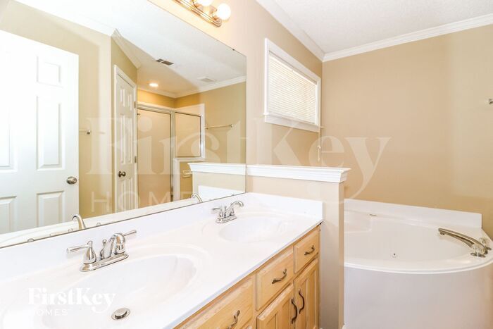 Building Photo - 8930 Lake Springs Cove