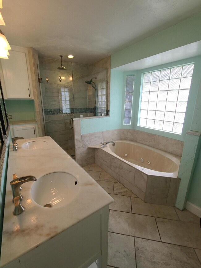 Building Photo - 1905 Catamaran Dr