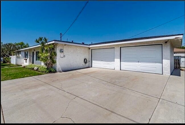 Building Photo - 3371 Catalina St