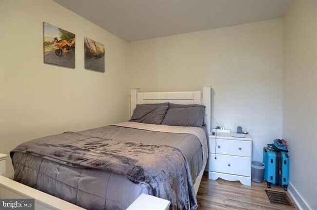 Building Photo - 409 7th St