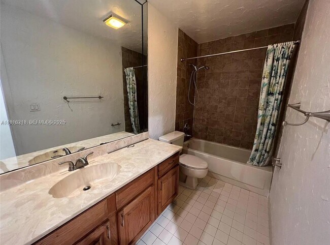 Building Photo - 642 Emerald Way E