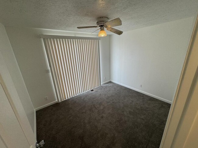 Building Photo - 6825 Lotus St