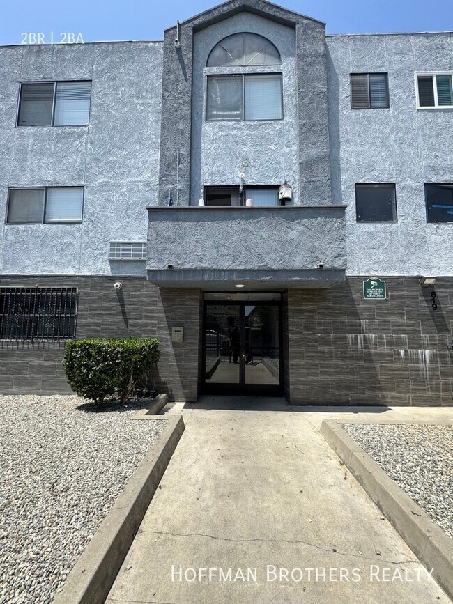 Building Photo - 619 N Kingsley Dr