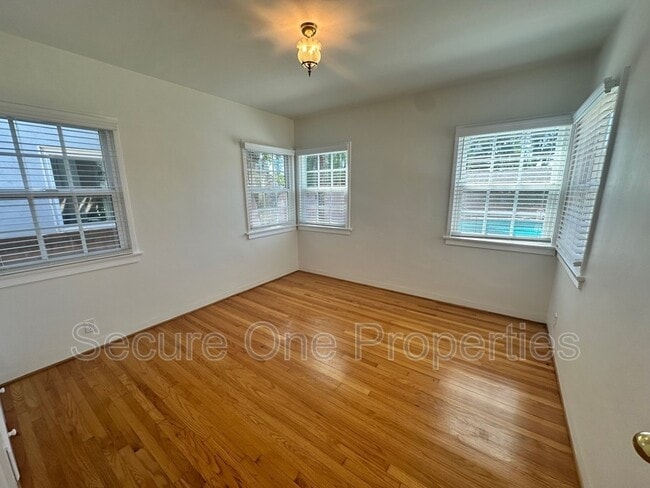 Building Photo - 340 W Spazier Ave