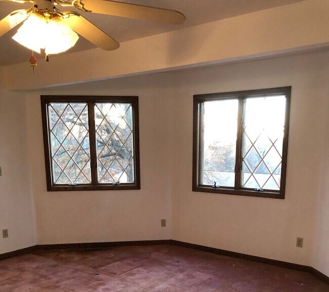 Building Photo - Old English Tudor Style Home in South Charleston